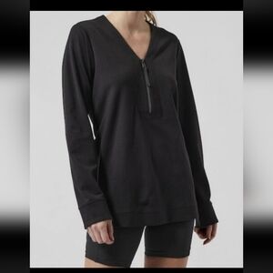 Athleta women Black Long Sleeve Top Size M